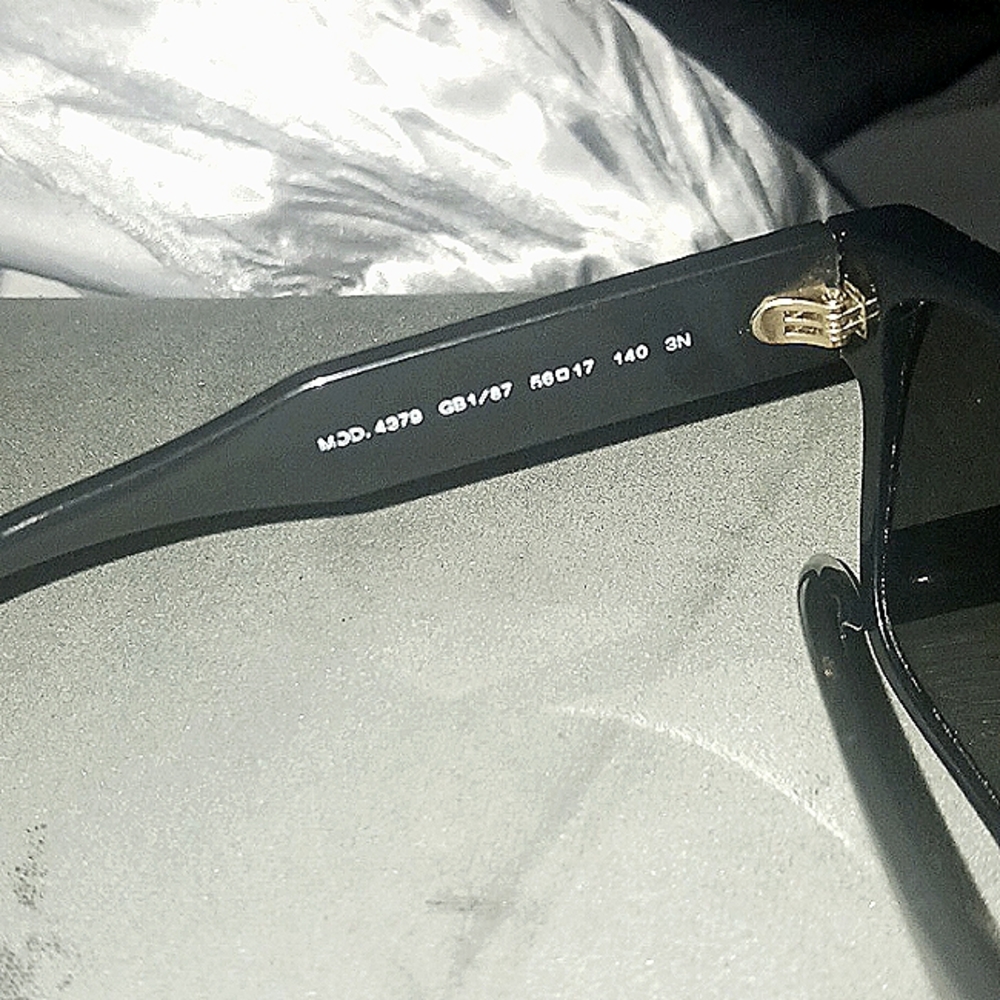 Versace Sunglasses w/case - Picture 3 of 6